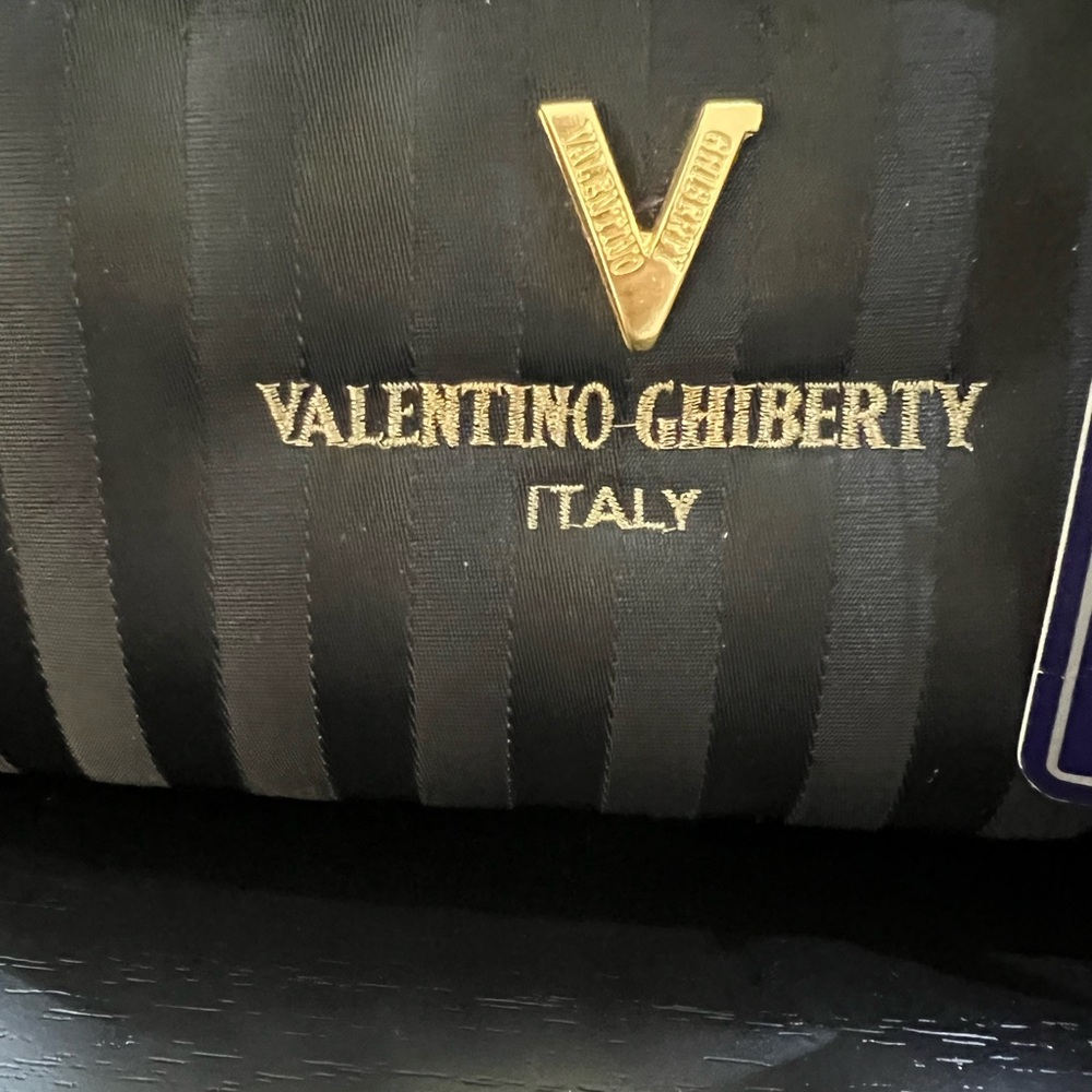 VALENTINO GHIBERTY ITALY RARE NWT VINTAGE BLACK COSMETIC BAG WITH COSMETICS - Picture 2 of 16